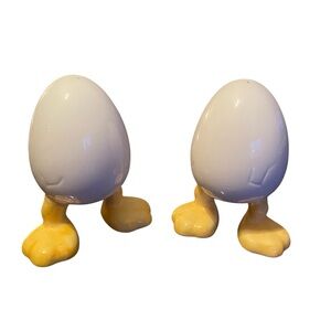 Salt & Pepper Shakers Chicks Inside Feet Out Easter missing 1 stopper